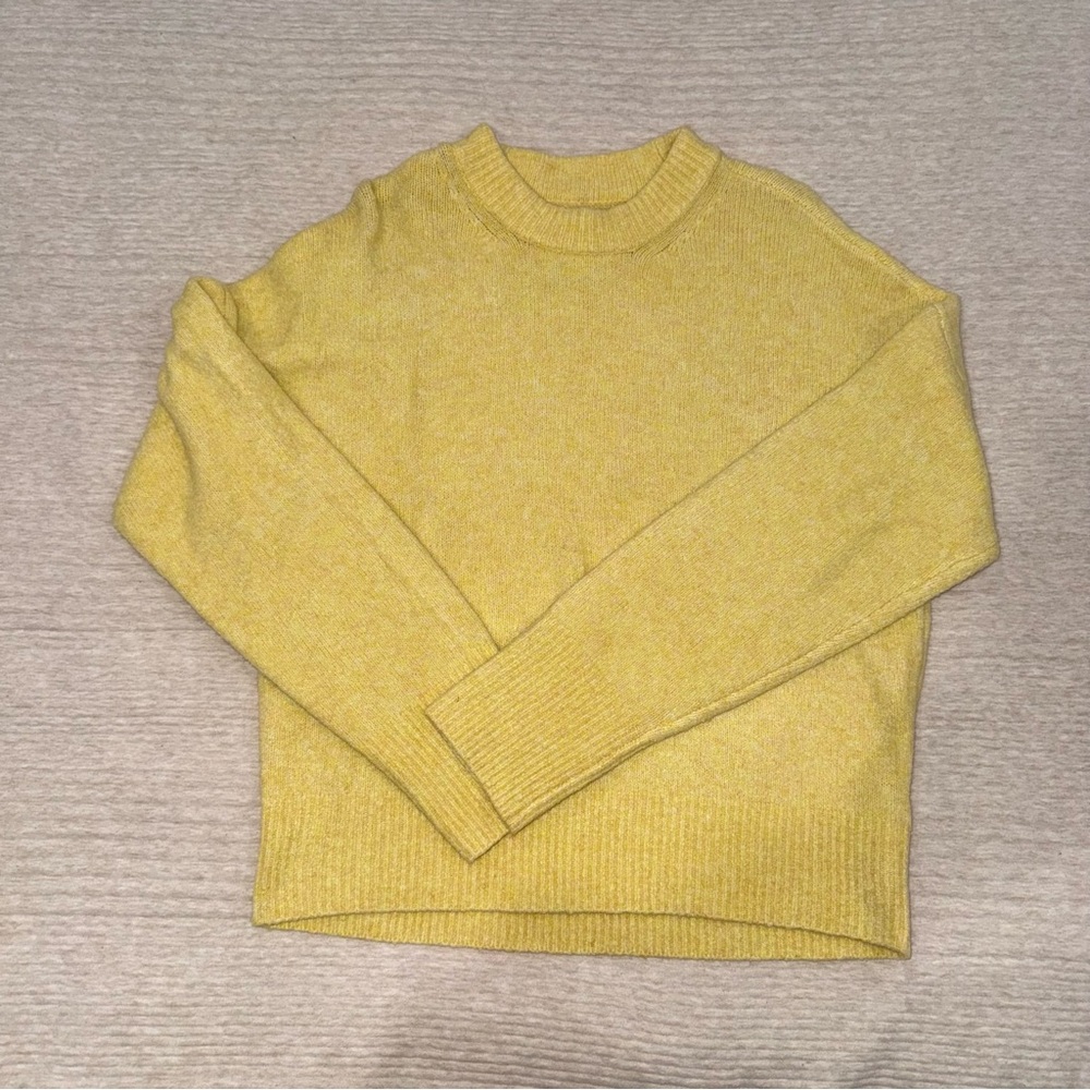 Abercrombie & Fitch Yellow Crew Neck Sweater
